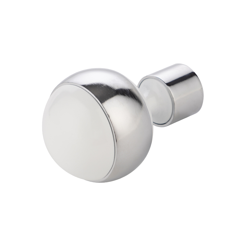 Bold finial gardinstang
